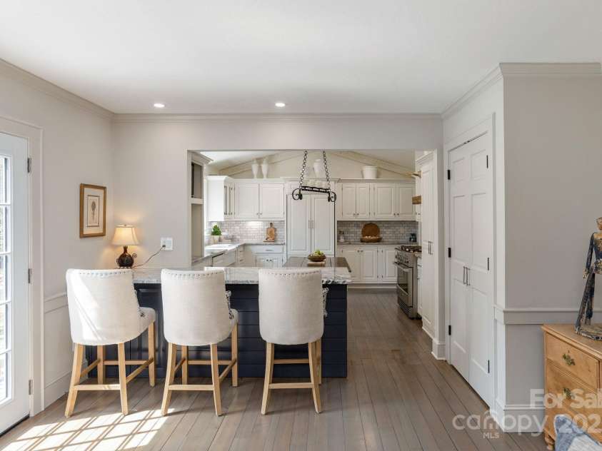 205 GREENLEAF Drive, Flat Rock, NC 28731.  MLS# CAR4244571, YatesRealty ID 5203. 