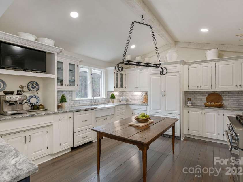 205 GREENLEAF Drive, Flat Rock, NC 28731.  MLS# CAR4244571, YatesRealty ID 5203. 