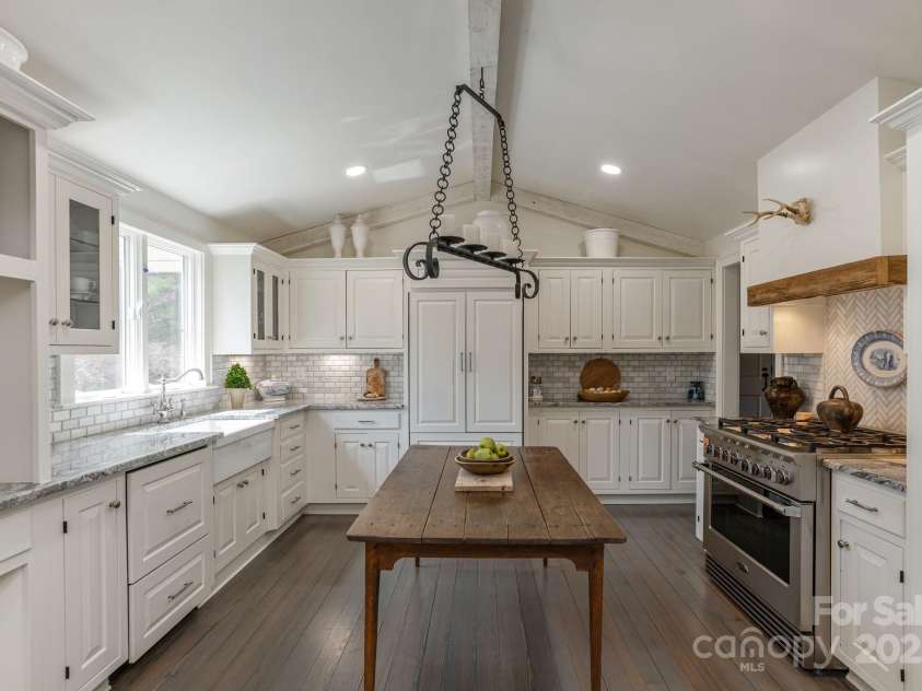 205 GREENLEAF Drive, Flat Rock, NC 28731.  MLS# CAR4244571, YatesRealty ID 5203. 