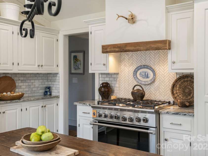 205 GREENLEAF Drive, Flat Rock, NC 28731.  MLS# CAR4244571, YatesRealty ID 5203. 