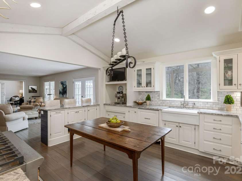 205 GREENLEAF Drive, Flat Rock, NC 28731.  MLS# CAR4244571, YatesRealty ID 5203. 