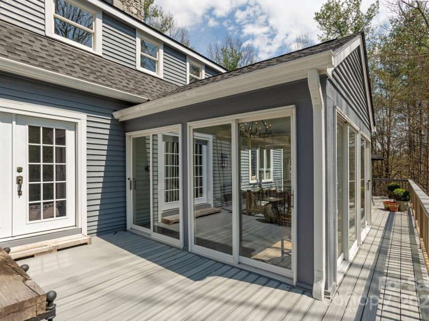 205 GREENLEAF Drive, Flat Rock, NC 28731.  MLS# CAR4244571, YatesRealty ID 5203. 