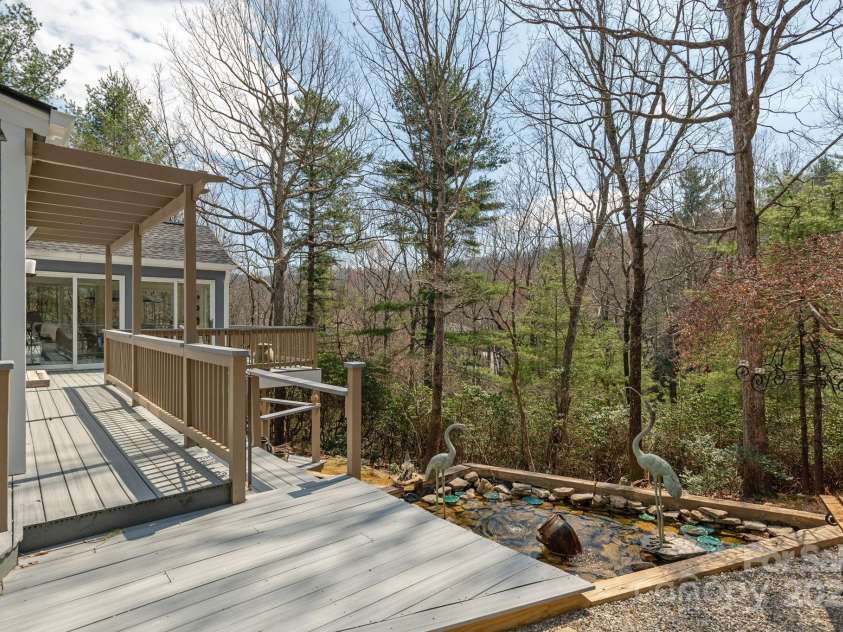 205 GREENLEAF Drive, Flat Rock, NC 28731.  MLS# CAR4244571, YatesRealty ID 5203. 