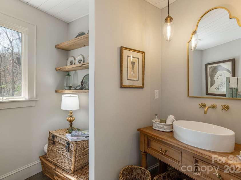 205 GREENLEAF Drive, Flat Rock, NC 28731.  MLS# CAR4244571, YatesRealty ID 5203. 