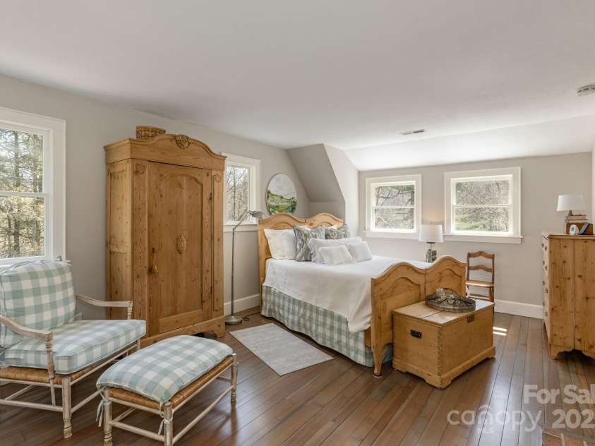 205 GREENLEAF Drive, Flat Rock, NC 28731.  MLS# CAR4244571, YatesRealty ID 5203. 