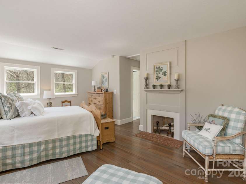 205 GREENLEAF Drive, Flat Rock, NC 28731.  MLS# CAR4244571, YatesRealty ID 5203. 