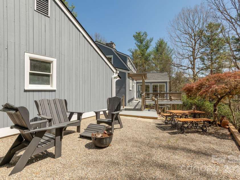 205 GREENLEAF Drive, Flat Rock, NC 28731.  MLS# CAR4244571, YatesRealty ID 5203. 