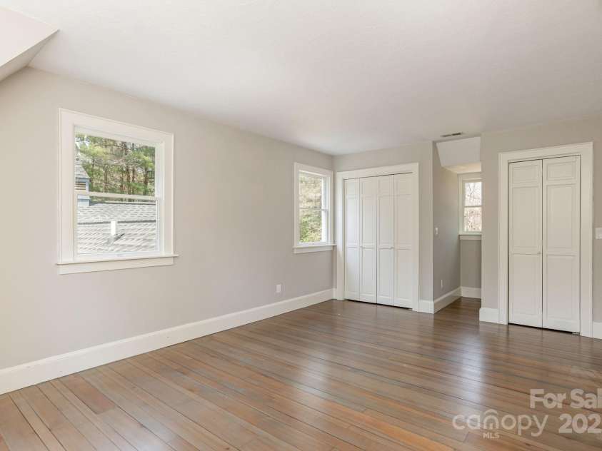 205 GREENLEAF Drive, Flat Rock, NC 28731.  MLS# CAR4244571, YatesRealty ID 5203. 