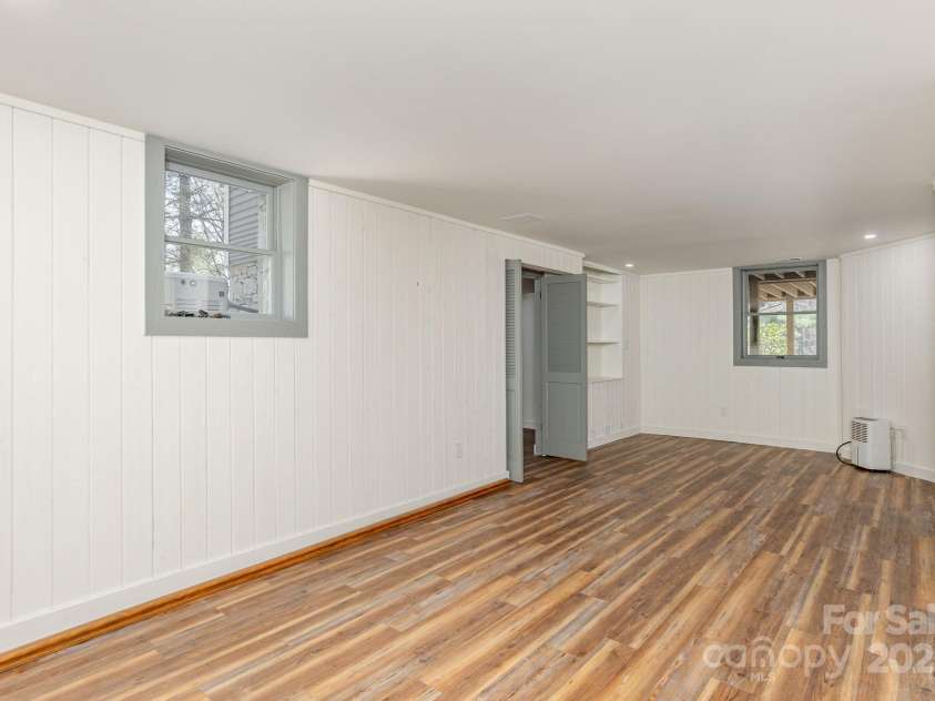 205 GREENLEAF Drive, Flat Rock, NC 28731.  MLS# CAR4244571, YatesRealty ID 5203. 