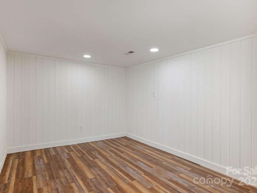 205 GREENLEAF Drive, Flat Rock, NC 28731.  MLS# CAR4244571, YatesRealty ID 5203. 