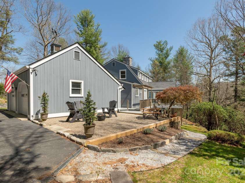 205 GREENLEAF Drive, Flat Rock, NC 28731.  MLS# CAR4244571, YatesRealty ID 5203. 