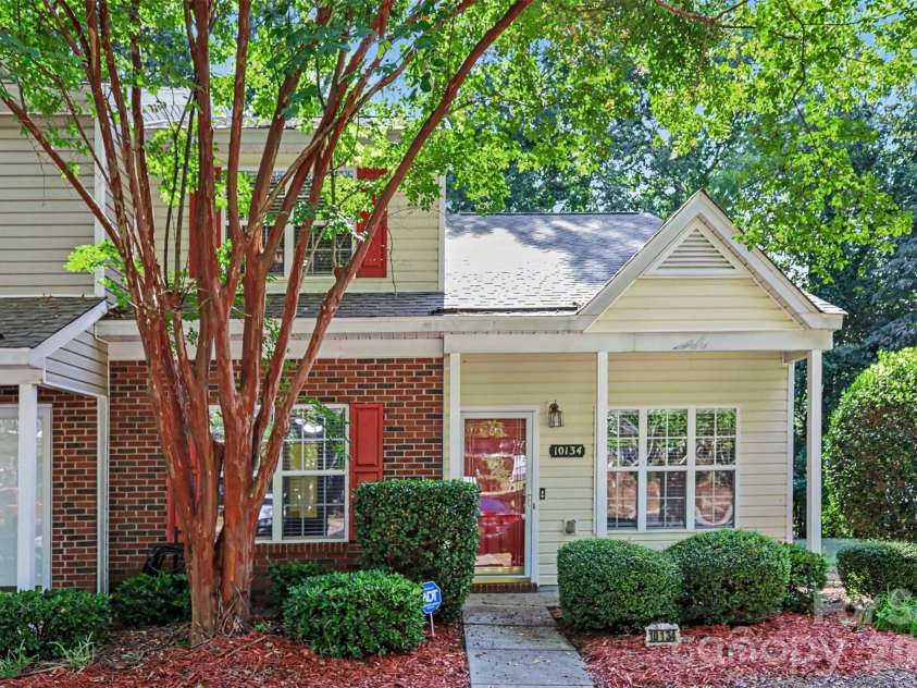 10134 Frosty Lane, Charlotte, NC 28216.  MLS# CAR4424329, YatesRealty ID 52030. 