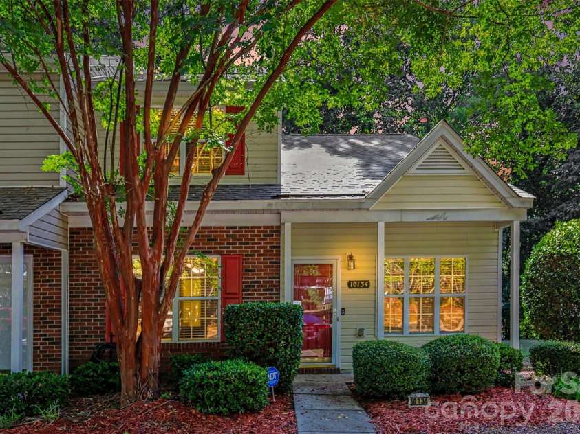 10134 Frosty Lane, Charlotte, NC 28216.  MLS# CAR4424329, YatesRealty ID 52030. 