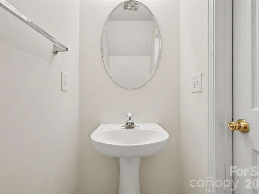 10134 Frosty Lane, Charlotte, NC 28216.  MLS# CAR4424329, YatesRealty ID 52030. 