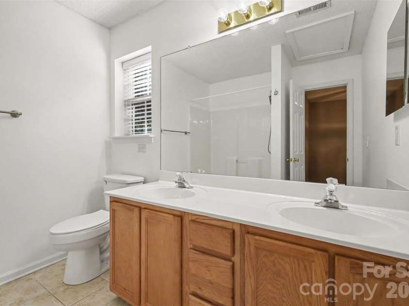 10134 Frosty Lane, Charlotte, NC 28216.  MLS# CAR4424329, YatesRealty ID 52030. 