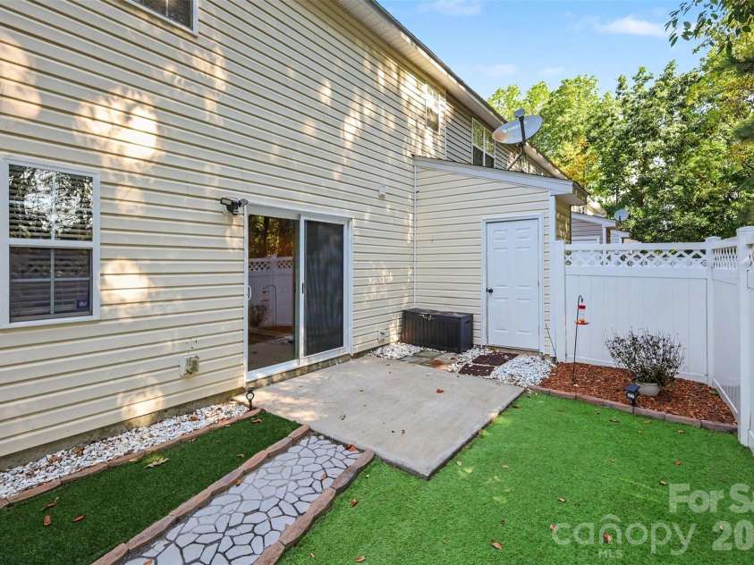 10134 Frosty Lane, Charlotte, NC 28216.  MLS# CAR4424329, YatesRealty ID 52030. 