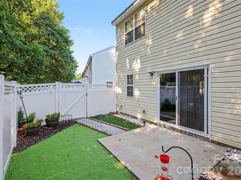 10134 Frosty Lane, Charlotte, NC 28216.  MLS# CAR4424329, YatesRealty ID 52030. 