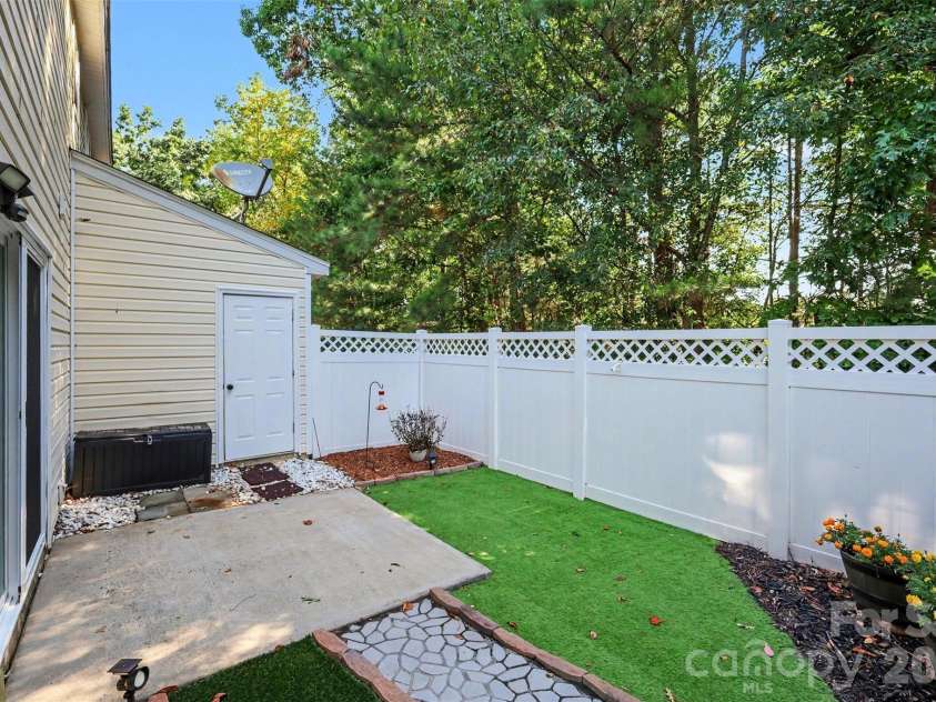 10134 Frosty Lane, Charlotte, NC 28216.  MLS# CAR4424329, YatesRealty ID 52030. 