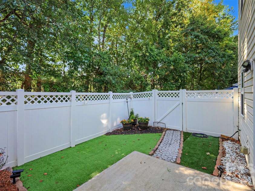 10134 Frosty Lane, Charlotte, NC 28216.  MLS# CAR4424329, YatesRealty ID 52030. 