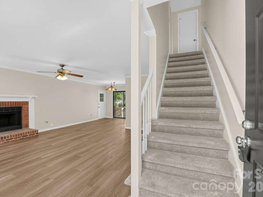 6240 Round Hill Road, Charlotte, NC 28211.  MLS# CAR4426018, YatesRealty ID 52031. 