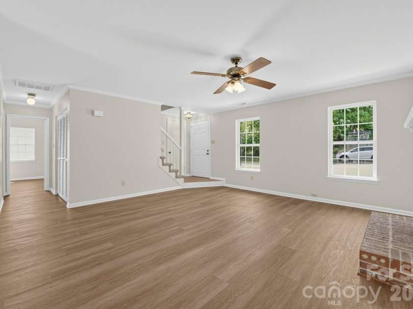 6240 Round Hill Road, Charlotte, NC 28211.  MLS# CAR4426018, YatesRealty ID 52031. 