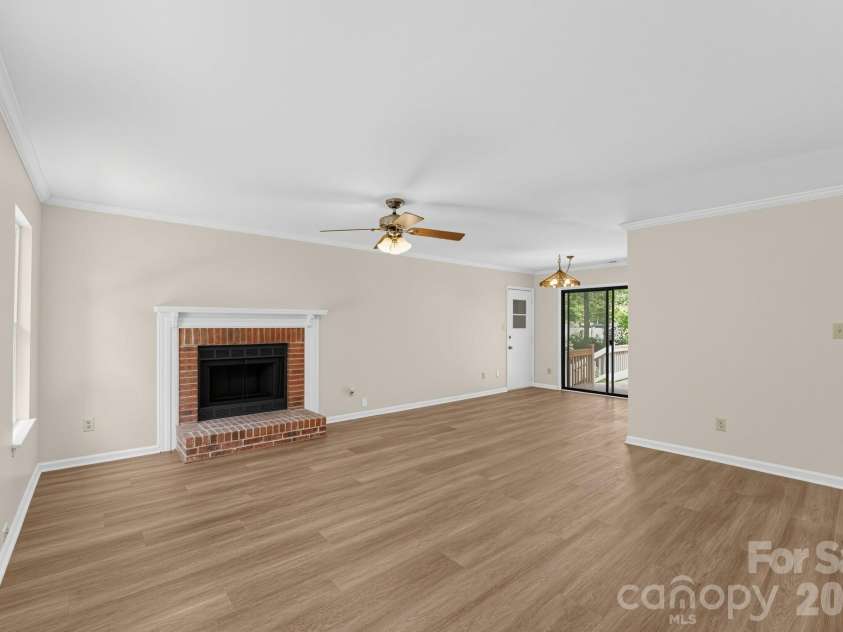 6240 Round Hill Road, Charlotte, NC 28211.  MLS# CAR4426018, YatesRealty ID 52031. 