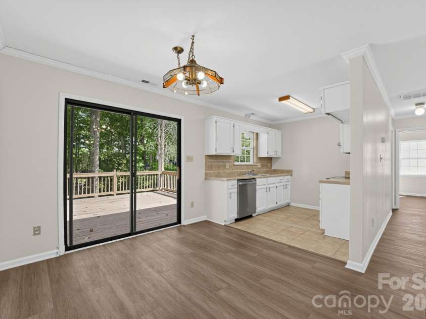 6240 Round Hill Road, Charlotte, NC 28211.  MLS# CAR4426018, YatesRealty ID 52031. 