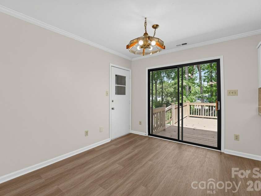 6240 Round Hill Road, Charlotte, NC 28211.  MLS# CAR4426018, YatesRealty ID 52031. 