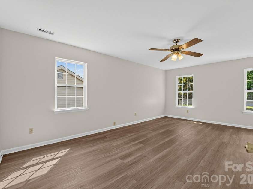 6240 Round Hill Road, Charlotte, NC 28211.  MLS# CAR4426018, YatesRealty ID 52031. 