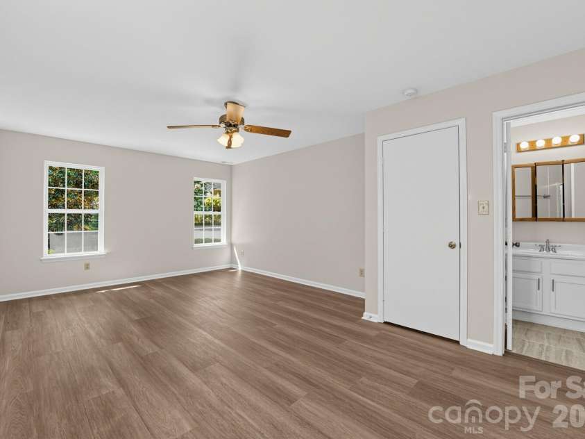 6240 Round Hill Road, Charlotte, NC 28211.  MLS# CAR4426018, YatesRealty ID 52031. 