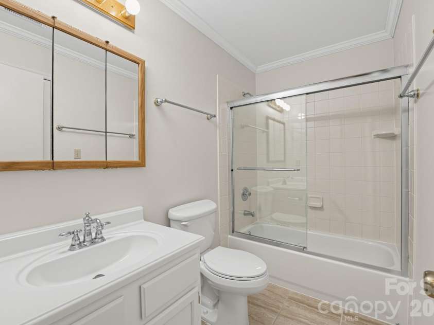 6240 Round Hill Road, Charlotte, NC 28211.  MLS# CAR4426018, YatesRealty ID 52031. 