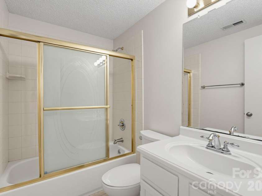 6240 Round Hill Road, Charlotte, NC 28211.  MLS# CAR4426018, YatesRealty ID 52031. 