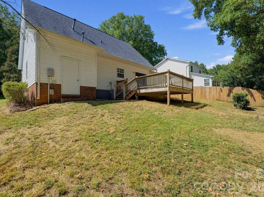 6240 Round Hill Road, Charlotte, NC 28211.  MLS# CAR4426018, YatesRealty ID 52031. 