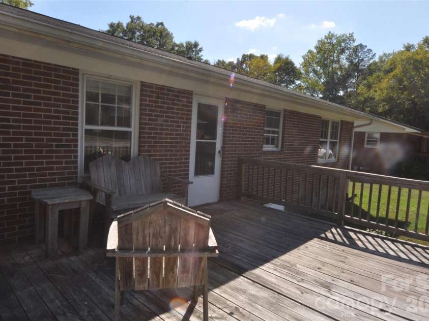 554 Gardendale Circle, Chester, SC 29706.  MLS# CAR4425589, YatesRealty ID 52032. 