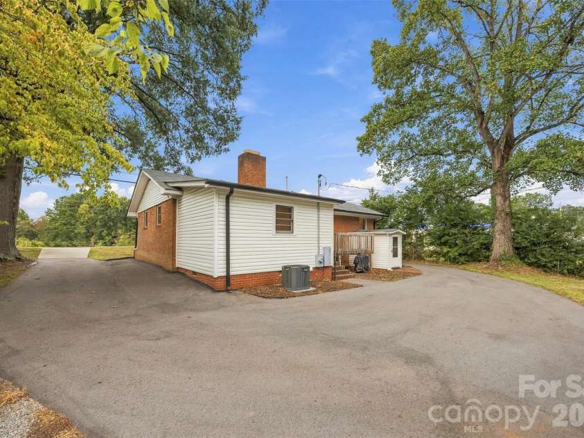 1094 Union Street, Concord, NC 28025.  MLS# CAR4426577, YatesRealty ID 52033. 