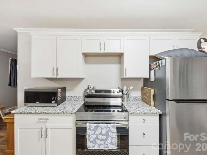 1094 Union Street, Concord, NC 28025.  MLS# CAR4426577, YatesRealty ID 52033. Newer stainless appliances