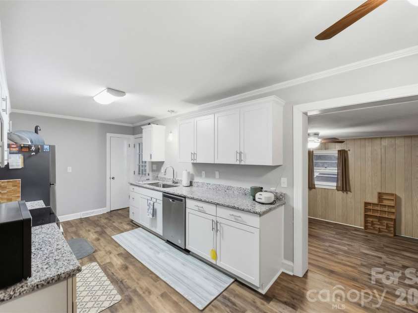 1094 Union Street, Concord, NC 28025.  MLS# CAR4426577, YatesRealty ID 52033. Plenty of counter space!