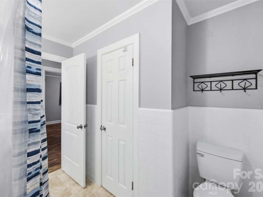 1094 Union Street, Concord, NC 28025.  MLS# CAR4426577, YatesRealty ID 52033. Secondary Bathroom 2