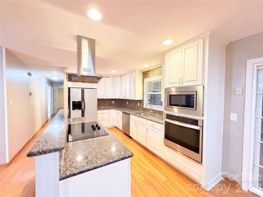 15408 Shawnee Trail, Matthews, NC 28104.  MLS# CAR4426578, YatesRealty ID 52034. 