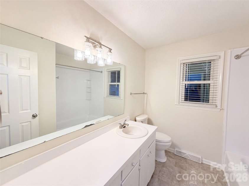 15408 Shawnee Trail, Matthews, NC 28104.  MLS# CAR4426578, YatesRealty ID 52034. 