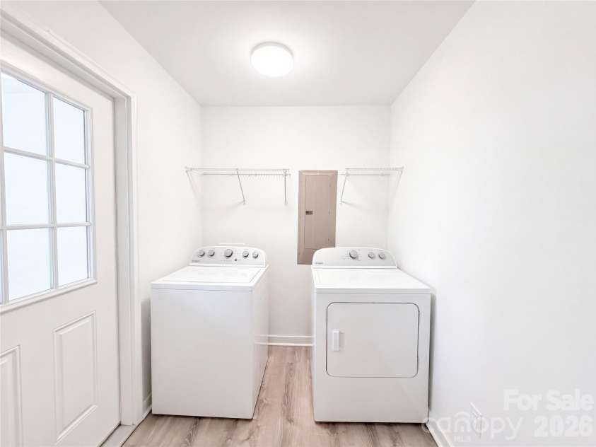 15408 Shawnee Trail, Matthews, NC 28104.  MLS# CAR4426578, YatesRealty ID 52034. 