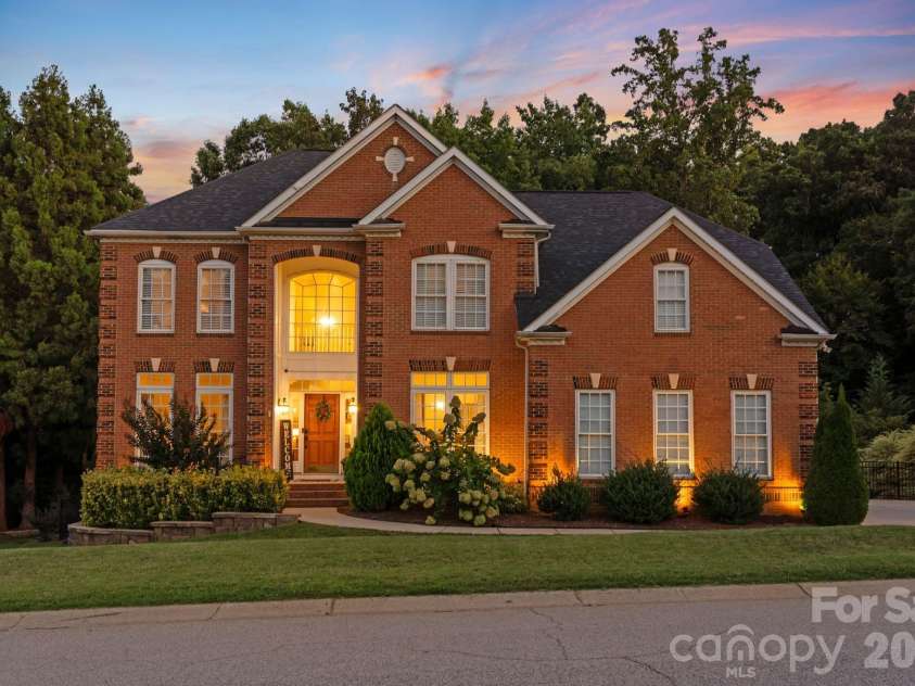 152 Melbourne Drive, Fort Mill, SC 29708.  MLS# CAR4418152, YatesRealty ID 52038. 
