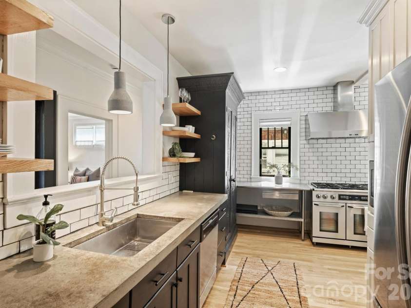 1720 Thomas Avenue, Charlotte, NC 28205.  MLS# CAR4423737, YatesRealty ID 52039. 