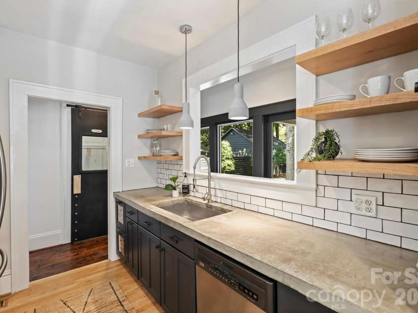 1720 Thomas Avenue, Charlotte, NC 28205.  MLS# CAR4423737, YatesRealty ID 52039. 