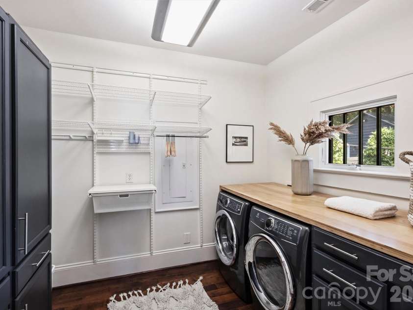 1720 Thomas Avenue, Charlotte, NC 28205.  MLS# CAR4423737, YatesRealty ID 52039. 