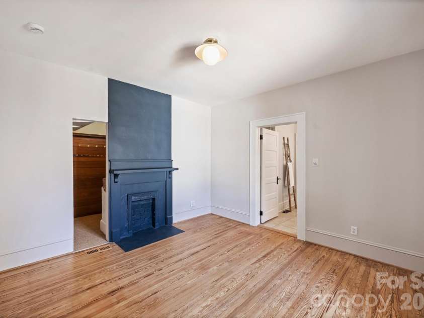 1720 Thomas Avenue, Charlotte, NC 28205.  MLS# CAR4423737, YatesRealty ID 52039. 