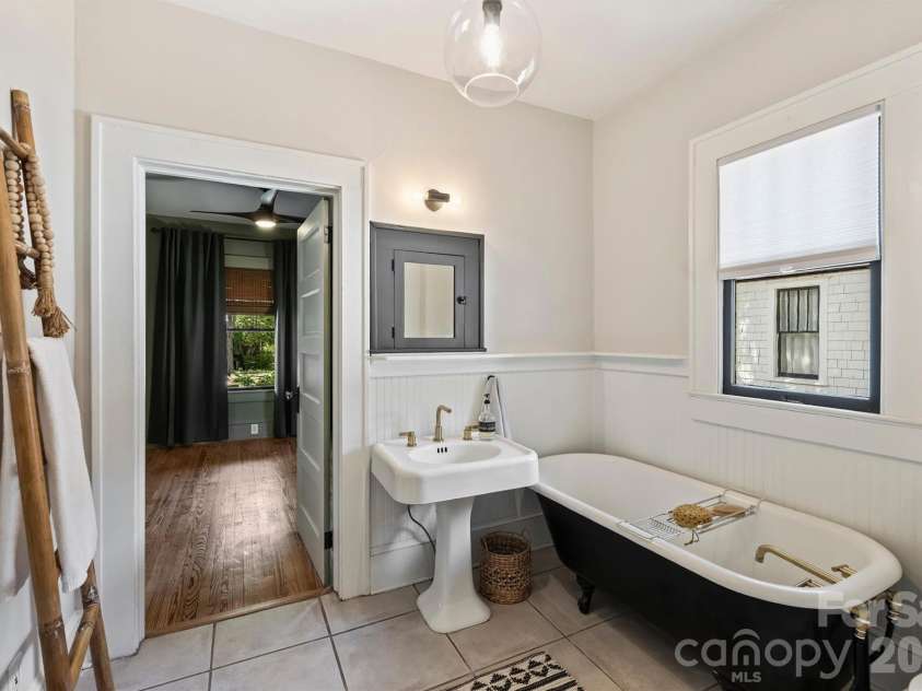 1720 Thomas Avenue, Charlotte, NC 28205.  MLS# CAR4423737, YatesRealty ID 52039. 