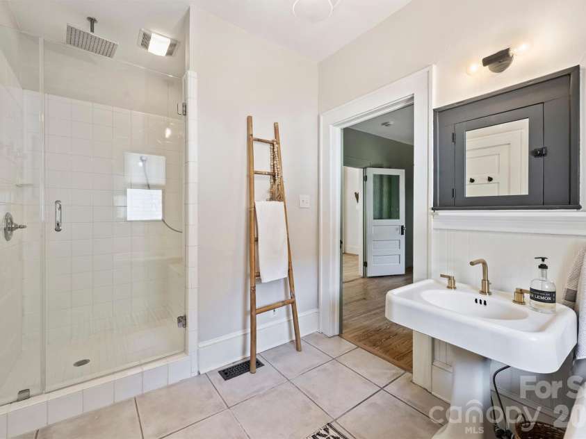 1720 Thomas Avenue, Charlotte, NC 28205.  MLS# CAR4423737, YatesRealty ID 52039. 