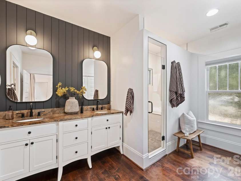 1720 Thomas Avenue, Charlotte, NC 28205.  MLS# CAR4423737, YatesRealty ID 52039. 