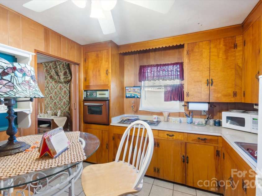 4186 Lake James Road, Marion, NC 28752.  MLS# CAR4207919, YatesRealty ID 5204. 